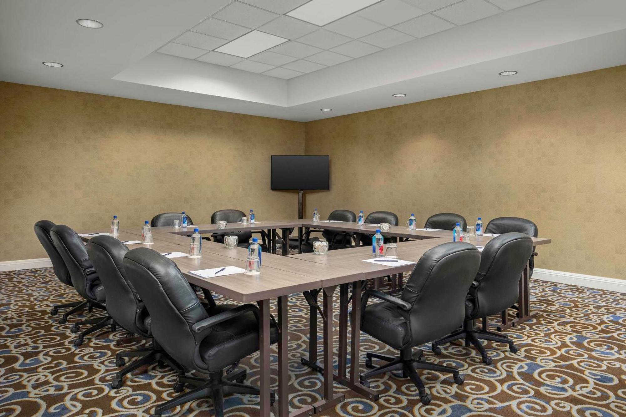 Doubletree By Hilton Chicago O'Hare Airport-Rosemont Hotel Exterior photo