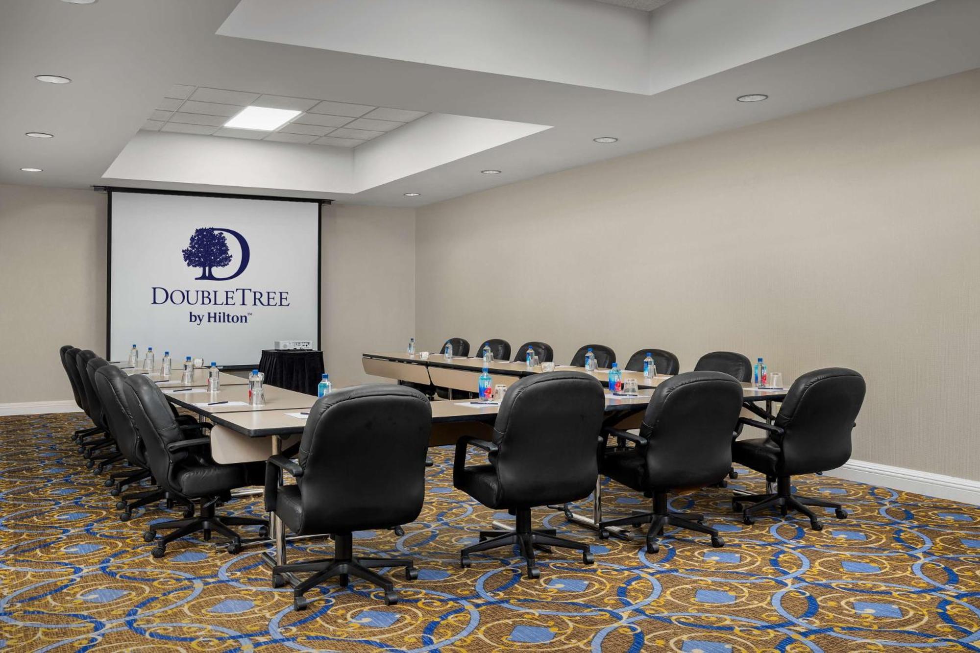 Doubletree By Hilton Chicago O'Hare Airport-Rosemont Hotel Exterior photo